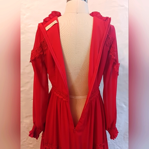 Beautiful red lace and ruffle poof sleeve, prairie peasant dress. Medium. Lilium - Picture 13 of 13